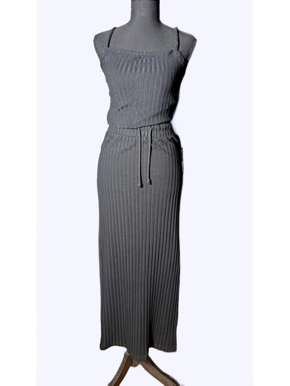 -Universal Thread- Spring/Summer Set, Size S NWT